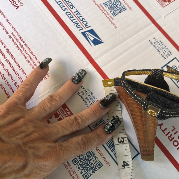 Chanel Jean and gold size 7 like New - Picture 6 of 8